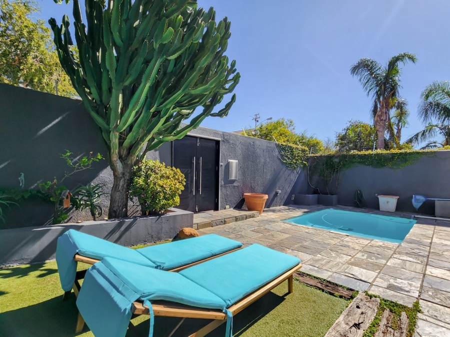 5 Bedroom Property for Sale in Fresnaye Western Cape
